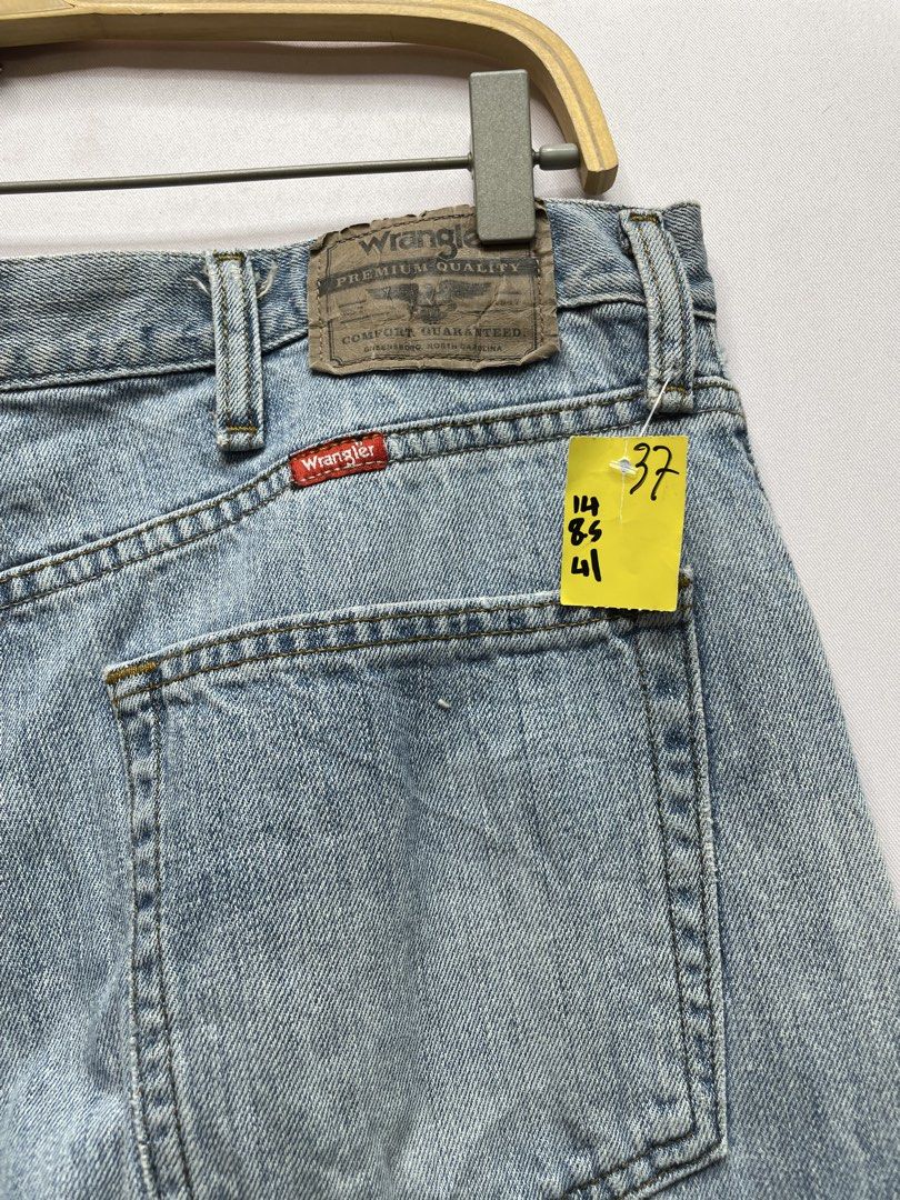 Jeans patchwork (Category: Jeans) located in Tampin. Submitted by mareybundle (Listing ID 1436359733, Image 3). Description: Code=pw-38 Cutting seluar=straightcut Pinggang=37 Peha=14 Open leg=8.5 Labuh=41 Rm =88 ‼️9.5/10 Jgn lupe follow first IG dan tiktok = mareybundle Utk item2 branded dan jackpot 🎰 Turn on notification utk update yg akan datang❗❗❗ 🛵Kos posto rm10🛵 Dekat kite cod je geng ✌️.