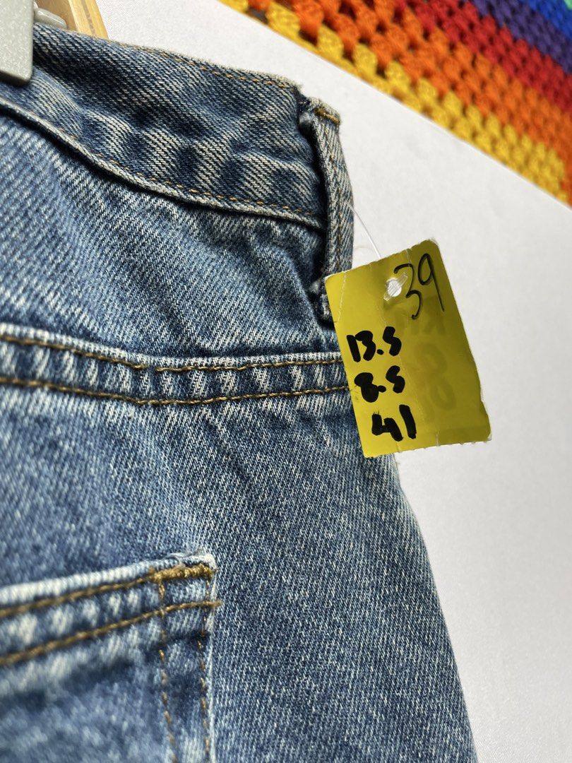Jeans patchwork (Category: Jeans) located in Tampin. Submitted by mareybundle (Listing ID 1436363379, Image 3). Description: Code=pw-42 Cutting seluar=straightcut Pinggang=39 Peha=13.5 Open leg=8.5 Labuh=41 Rm =88 ‼️9.5/10 Jgn lupe follow first IG dan tiktok = mareybundle Utk item2 branded dan jackpot 🎰 Turn on notification utk update yg akan datang❗❗❗ 🛵Kos posto rm10🛵 Dekat kite cod je geng ✌️.