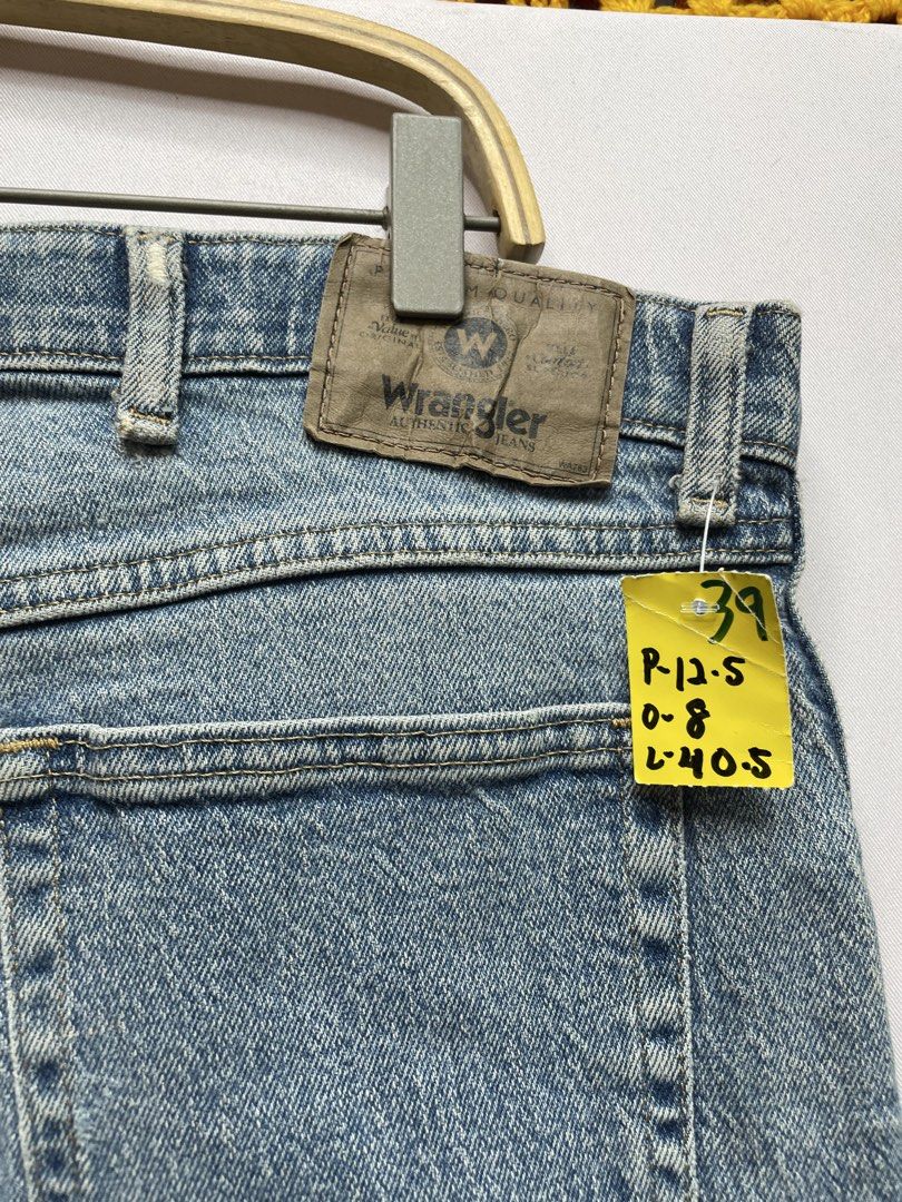 Jeans patchwork (Category: Jeans) located in Tampin. Submitted by mareybundle (Listing ID 1436363835, Image 3). Description: Code=pw-43 Cutting seluar=straightcut Pinggang=39 Peha=13.5 Open leg=8 Labuh=40.5 Rm =88 ‼️9.5/10 Jgn lupe follow first IG dan tiktok = mareybundle Utk item2 branded dan jackpot 🎰 Turn on notification utk update yg akan datang❗❗❗ 🛵Kos posto rm10🛵 Dekat kite cod je geng ✌️.