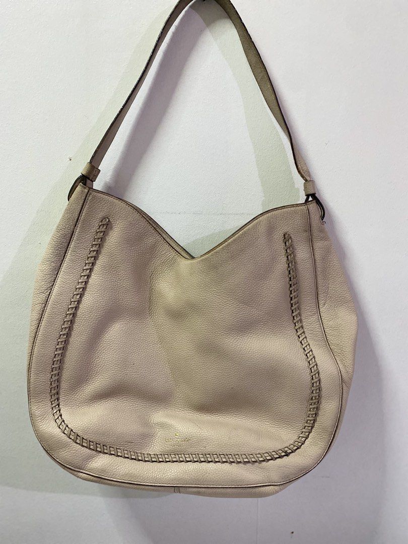 Kate Spade Shoulder Bag (Category: Luxury Bags & Wallets) located in Manila. Submitted by ayodizon (Listing ID 1436371766, Image 1). Description: - Kate Spade shoulder bag - Light beige color - Spacious interior - Stitched design - Comfortable shoulder strap - Interior zippered pocket - Kate Spade label - Leather material.
