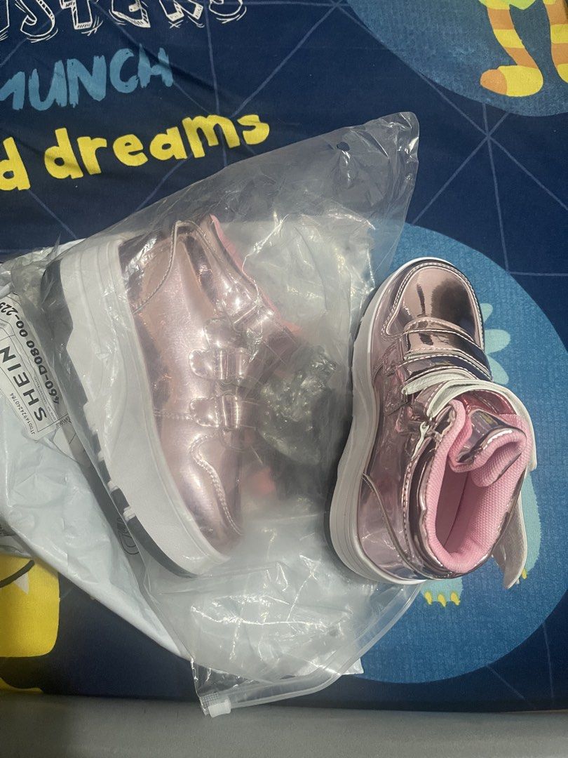 Kids Roller Skate Shoes with 4 Wheels (Category: Babies & Kids Fashion) located in Bacoor. Submitted by owie_27 (Listing ID 1436468108, Image 2). Description: - Pink metallic roller skate shoes - Four wheels - Detachable design - Suitable for outdoor use - White sole with pink accents - Brand new - Includes one pair of shoes.