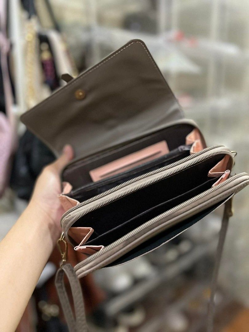 Kimbel crossbody bag (Category: Cross-body Bags) located in Manila. Submitted by brillantes34344 (Listing ID 1434853819, Image 3). Description: Bawas bag,.