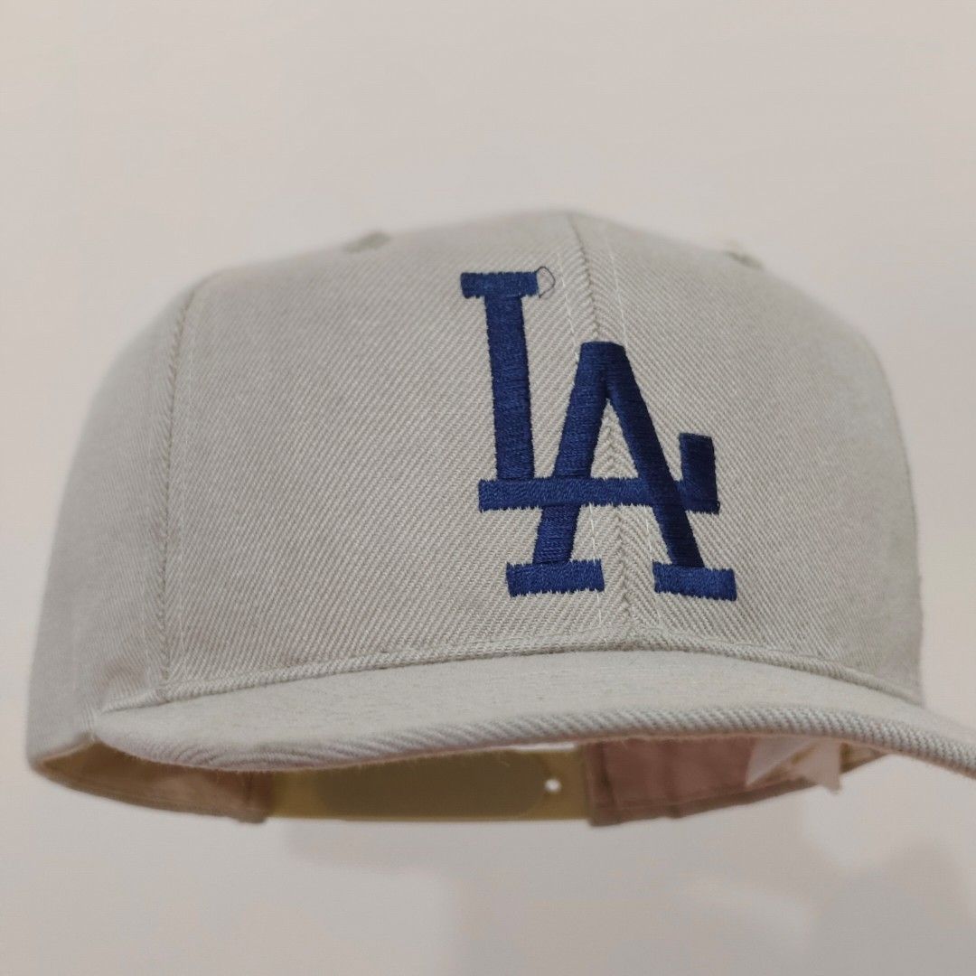 LA Dodgers Cap (bootleg) (Category: Caps & Hats) located in Manila. Submitted by pogipabili (Listing ID 1436332014, Image 1). Description: - Features the iconic LA Dodgers logo. - Adjustable strap for a comfortable fit. - Made from a blend of wool and acrylic. - Authentic Korean-made cap..