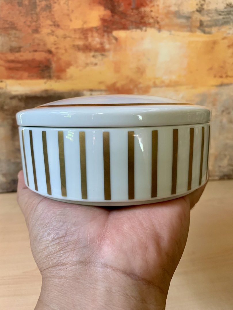 LES SAVEURS Trinket (Category: Other Kitchenware & Tableware) located in Tandag. Submitted by jeason_22 (Listing ID 1436304543, Image 2). Description: LES SAVEURS Trinket with Gold & Fruits Pattern • no chips • no cracks • good condition .