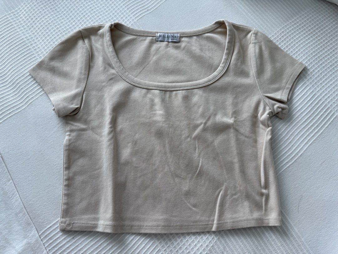 Light beige basic tee (Category: Shirts) located in Kampung Sungai Ara. Submitted by janicelim8 (Listing ID 1436369283, Image 2). Description: For S to M size Elastic cotton .