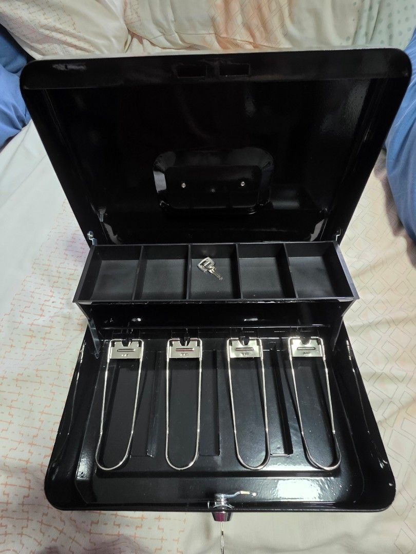 Lightly use Money cash lock box for flea market