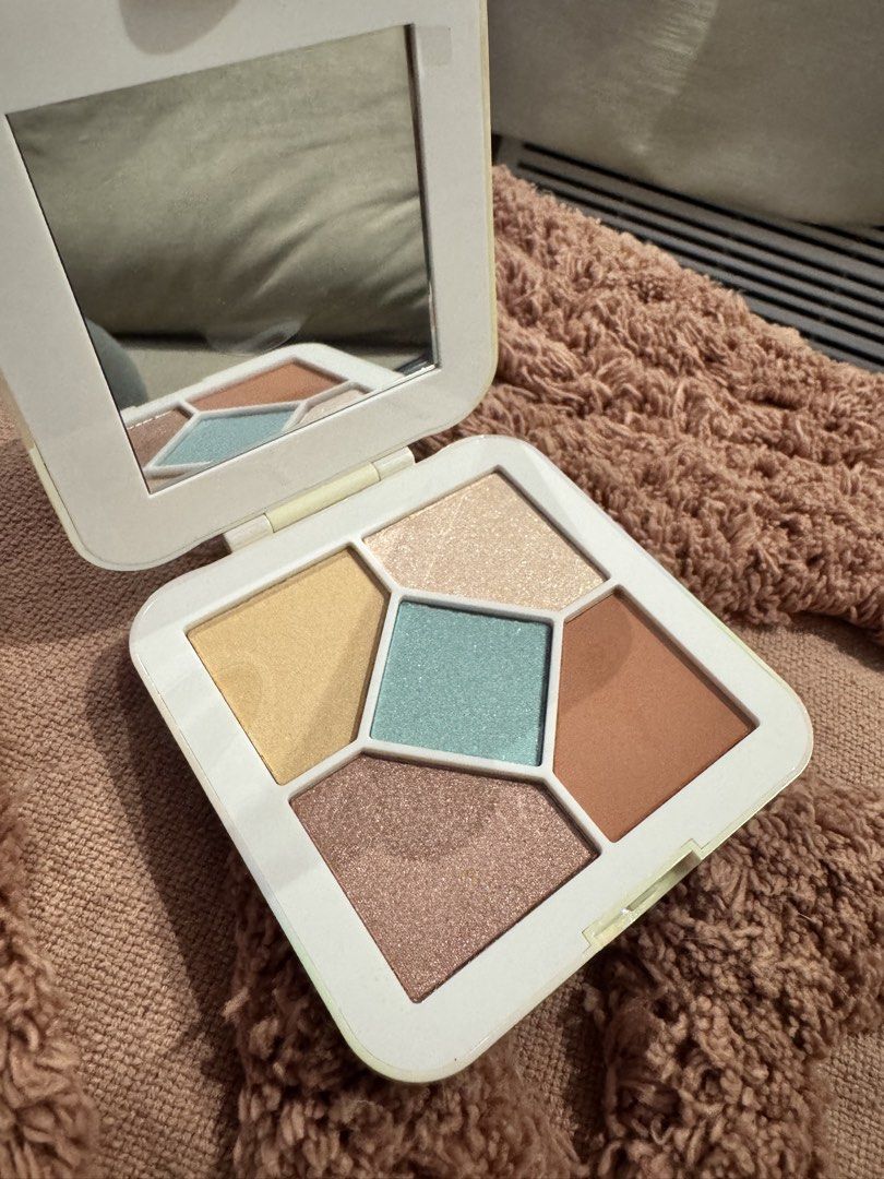 Lime Crime pocket candy birthday cake (Category: Makeup) located in Quezon City. Submitted by aianfrancesca (Listing ID 1436426089, Image 3). Description: - Lime Crime - Includes a mirror - Square compact -bought for 35 usd -rfs: decluttering .