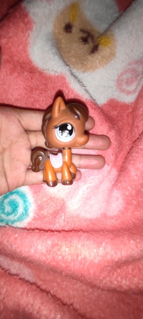 Littlest Pet Shop Horse Figure (Category: Figurines & Statues) located in Subic. Submitted by booley (Listing ID 1436369854, Image 1). Description: - Littlest Pet Shop horse figure - Features a brown head and tail - Purple Horse Saddle - Large, expressive eyes - Collectible toy.