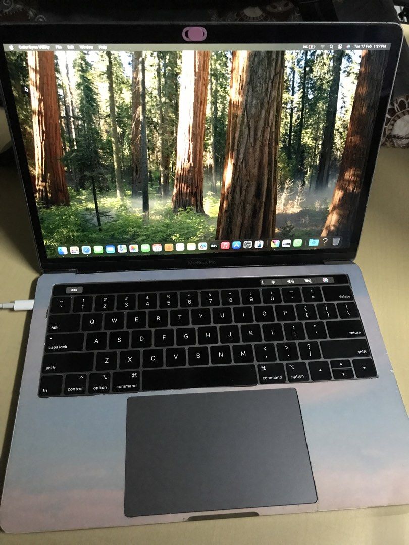 MacBook Pro 13inch446913838035783680