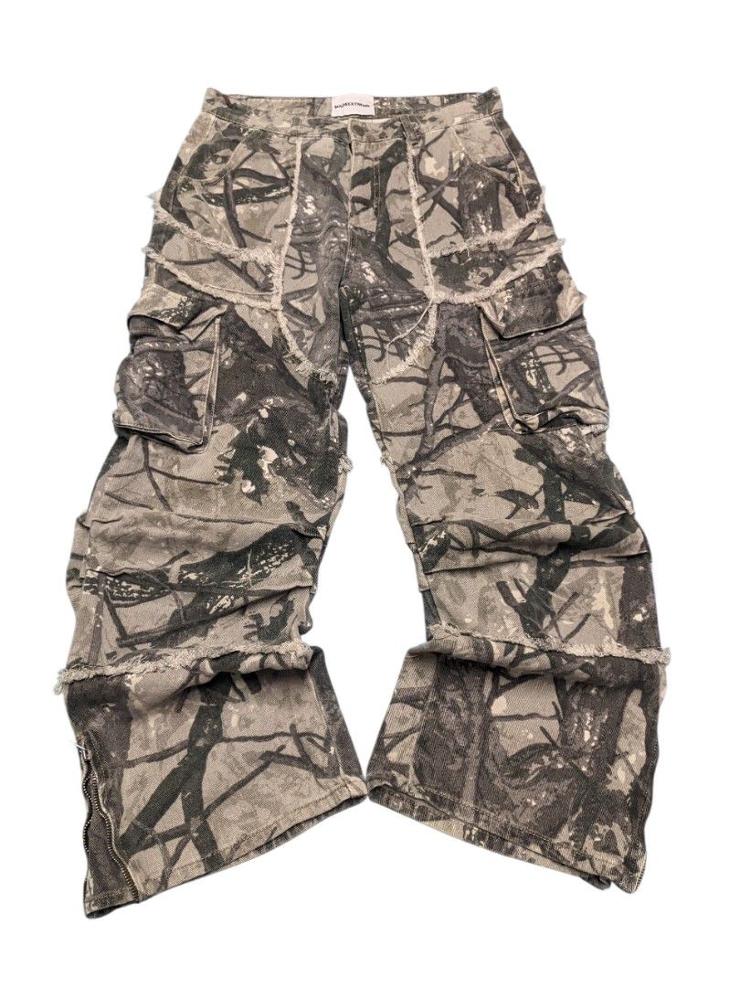Made Extreme Realtree Camo Cargo Pants (Category: Jeans) located in Kapalong. Submitted by hashhthrift (Listing ID 1436324915, Image 1). Description: Made extreme realtree cargo 6pocket No issue Measurements: Size 33 (max) Length 41 Hem 10.8 (open zip) Loc: Kapalong Davao Del Norte Mop: Gcash.