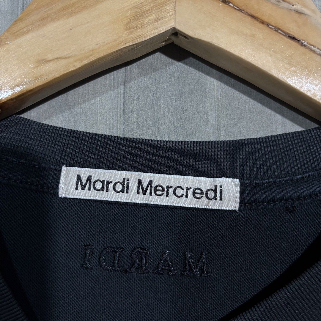 Mardi Mercredi Diamond Graphic Tee XS (Category: Shirts) located in Basista. Submitted by yesterdaze.ph (Listing ID 1436436719, Image 3). Description: - Authentic Mardi Mercredi t-shirt - Black color with green logo - Features a diamond graphic - Crew neck and short sleeves - Size: XS fit up to M - Material: 100% cotton.