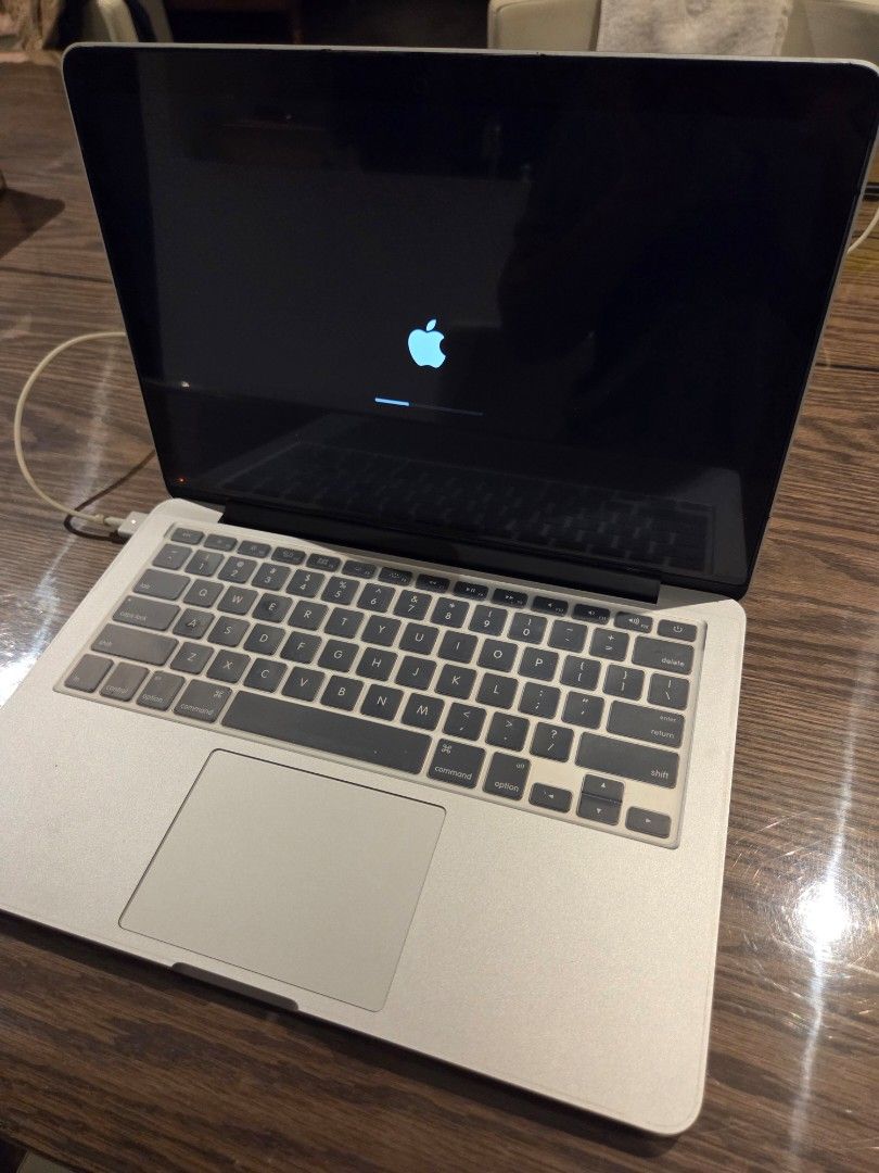 Mcbook Pro Mid2015 Complete (Category: Laptops & Notebooks) located in Manila. Submitted by acraftnine (Listing ID 1436458465, Image 1). Description: Mcbook Pro Mind2015 8gb RAM 256gb Memory MacOS Monterey 12.7.6 Mukhang bago pa. ISSUES: -Battery (kelangan laging nakasaksak) -Yung rubber sa gilid ng monitor natanggal yung iba pero maayos ang monitor at walang deadpixel. -Medyo mabagal na dahil lumang model na to. -Bagong palit yung speaker. Sa mi