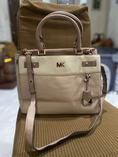 (Category: ) located in . Submitted by saveandstyleph (Listing ID 1436455718, Image 1). Description: .
