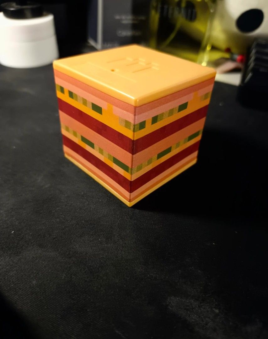 Minecraft Burger Limited Collectable (Category: Fan Merchandise) located in Caloocan City. Submitted by chungussss7 (Listing ID 1436461439, Image 2). Description: like new j&t shipping + sf gcash payment or wise or maya loc - bcd 📩📩.