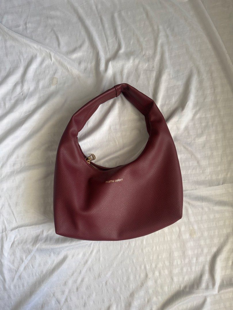 mumu select boho bag burgundy color (Category: Luxury Bags & Wallets) located in Bacoor. Submitted by mags.preloved (Listing ID 1436393190, Image 1). Description: - brand new - bett colorr - rfs, wrong size nabili ko huhu - from 250 ata, selling for 150 nalang.