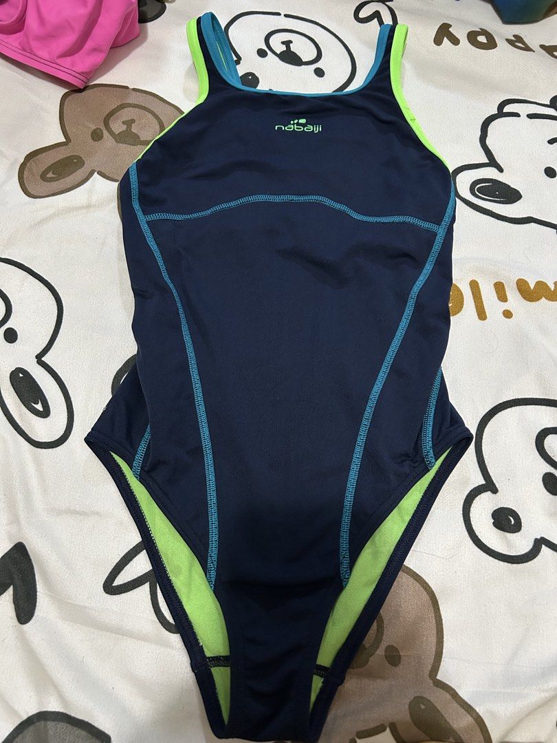 Nabaiji Swimsuit, 12y (Category: Babies & Kids Fashion) located in Paranaque City. Submitted by allthatclutterph (Listing ID 1436396005, Image 1). Description: - Nabaiji swimsuit - Color: Navy blue with green and teal accents - Designed for 12-year-olds (143-150 cm) - Racerback style - Features the Nabaiji logo - Made in Vietnam.