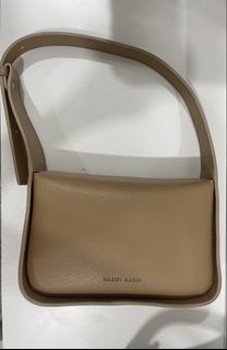 (Category: ) located in . Submitted by secondhand.clothing (Listing ID 1436448145, Image 1). Description: .