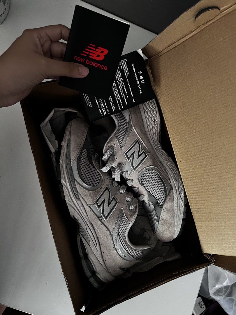 New Balance 2002R Grey (Category: Sneakers) located in Taytay. Submitted by zdeclut (Listing ID 1436377945, Image 2). Description: - New Balance 2002R - Color: Grey - Includes original box and tags - Features the New Balance logo - Model: ML2002RD - Condition: 9/10 - bought from China direct NB store First come first serve 2800 na lang.