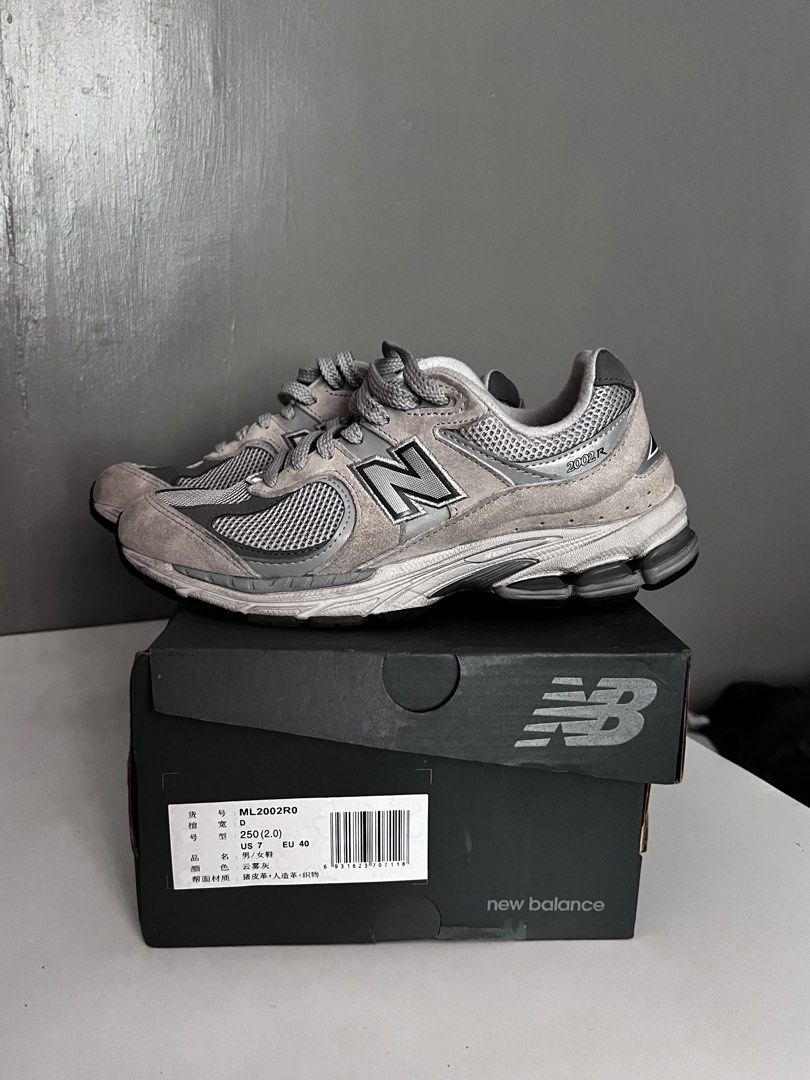 New Balance 2002R Grey (Category: Sneakers) located in Taytay. Submitted by zdeclut (Listing ID 1436377945, Image 1). Description: - New Balance 2002R - Color: Grey - Includes original box and tags - Features the New Balance logo - Model: ML2002RD - Condition: 9/10 - bought from China direct NB store First come first serve 2800 na lang.