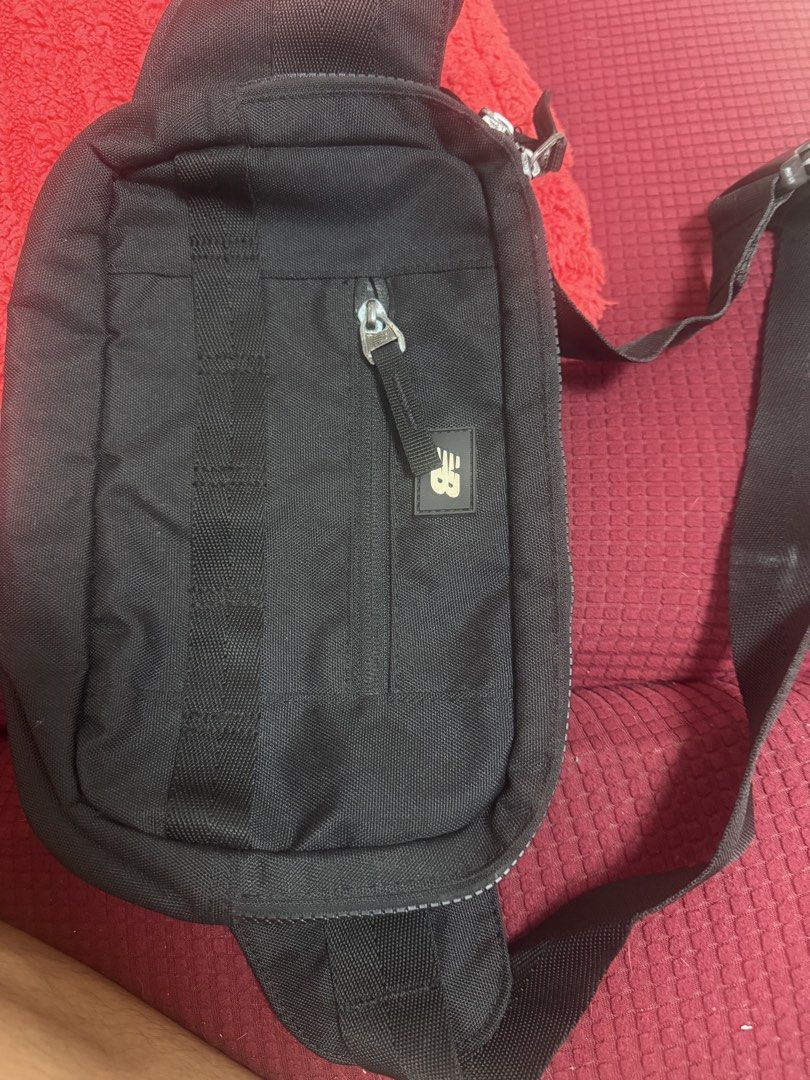 New Balance belt bag Og (Category: Belt bags, Clutches and Pouches) located in Cebu City. Submitted by cloverseven23 (Listing ID 1436357727, Image 2). Description: .