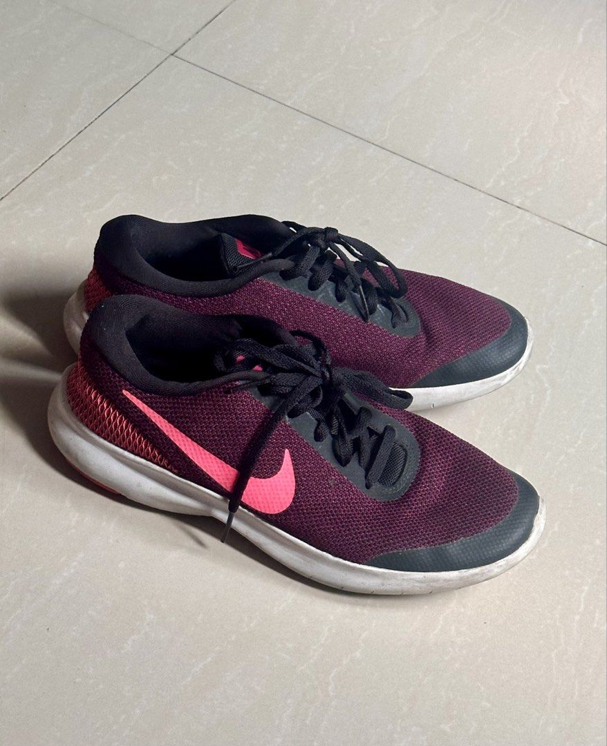 Nike Flex Experience Run 7 - Women's Size 8 (Category: Sneakers) located in Quezon City. Submitted by sushixiao (Listing ID 1436348489, Image 1). Description: - Nike Flex Experience Run 7 - Maroon and pink colorway - US size 8, UK 5.5, EUR 39 - Pink Nike swoosh - Made in Indonesia - Mesh upper - White sole with wear.