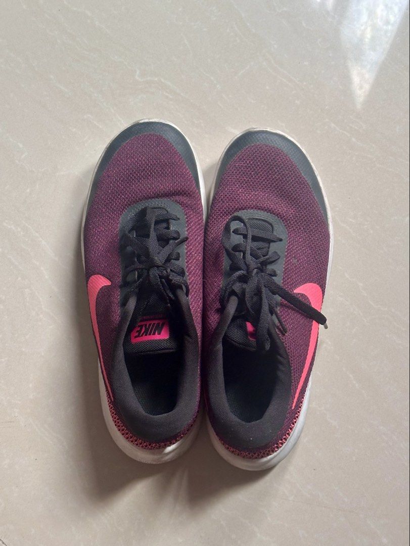 Nike Flex Experience Run 7 - Women's Size 8 (Category: Sneakers) located in Quezon City. Submitted by sushixiao (Listing ID 1436348489, Image 2). Description: - Nike Flex Experience Run 7 - Maroon and pink colorway - US size 8, UK 5.5, EUR 39 - Pink Nike swoosh - Made in Indonesia - Mesh upper - White sole with wear.