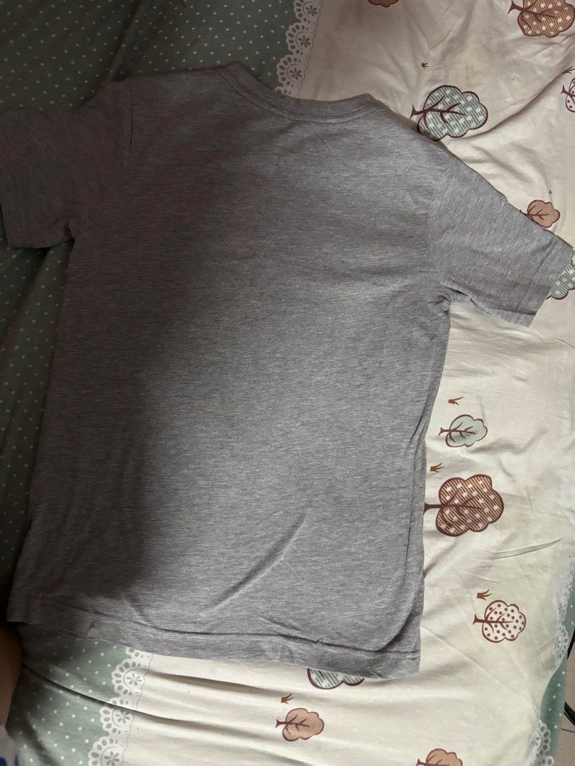 Kids Nike Jordan Graphic Tee - Medium (Category: Tshirts & Polo Shirts ) located in San Juan City. Submitted by ywkly (Listing ID 1436432190, Image 3). Description: - Gray Nike Jordan t-shirt - Features Jumpman logo - Size: Medium - Comfortable fabric - Perfect for casual wear.