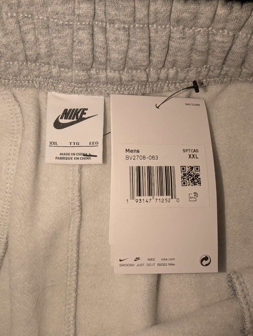 Nike Standard Fit Fleece Sweatpants (Category: Joggers) located in Manila. Submitted by nattyfinds (Listing ID 1436437643, Image 3). Description: Waist: 30 to 44 inches Length: 41 inches Thigh: 28 inches Leg Opening: 17 inches Rise: 14.5 inches Knee: 21 inches Fleece Texture Makapal Not yet used; fitted only No issues.