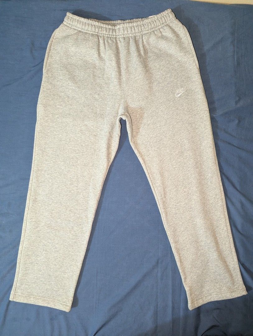 Nike Standard Fit Fleece Sweatpants (Category: Joggers) located in Manila. Submitted by nattyfinds (Listing ID 1436437643, Image 1). Description: Waist: 30 to 44 inches Length: 41 inches Thigh: 28 inches Leg Opening: 17 inches Rise: 14.5 inches Knee: 21 inches Fleece Texture Makapal Not yet used; fitted only No issues.