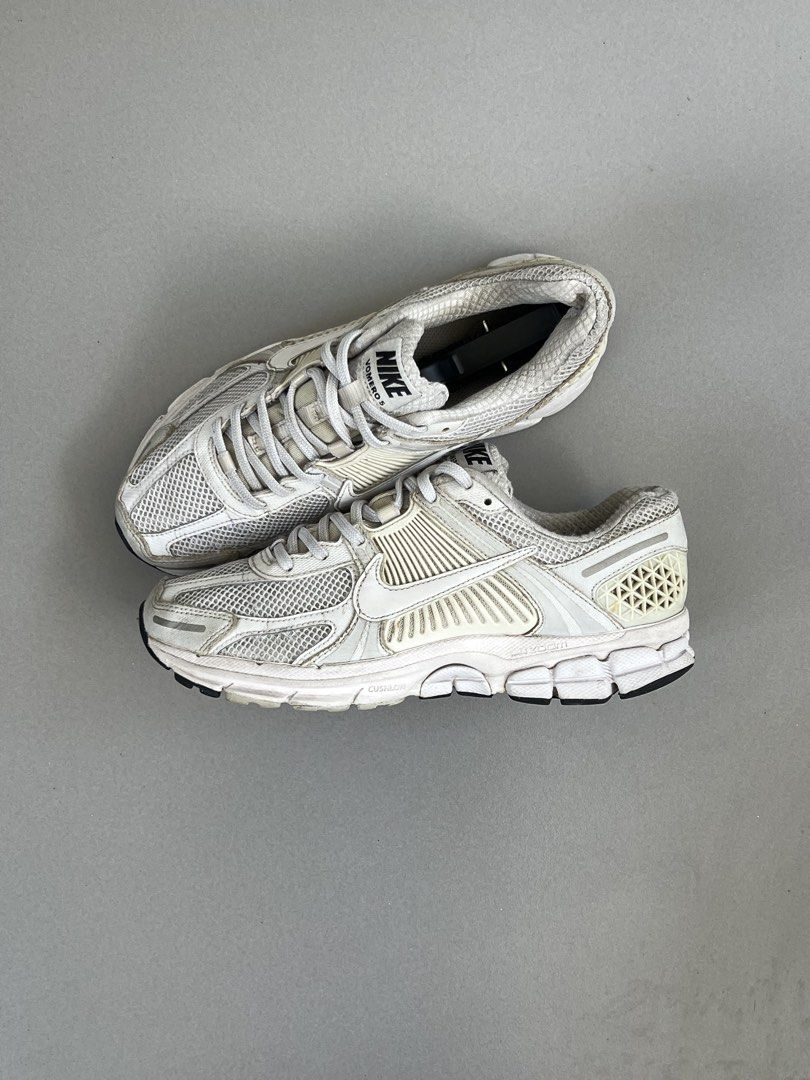 Nike Vomero 5 Vast Grey (Category: Sneakers) located in Davao. Submitted by soleventure.dvo (Listing ID 1436326447, Image 1). Description: Nike Vomero 5 ‘Vast Grey’ 7.5us / 40.5eur / 25.5cm Very good condition, mini fixed mesh (not visible).