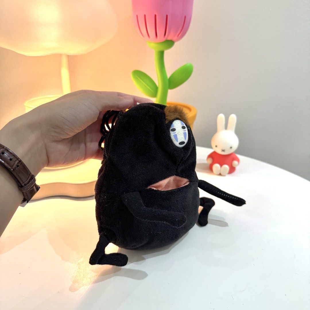 No Face Sling Bag Spirited Away Studio Ghibli (Category: Cross-body Bags) located in San Pedro. Submitted by jellybean.co (Listing ID 1436291955, Image 2). Description: Cut tag.
