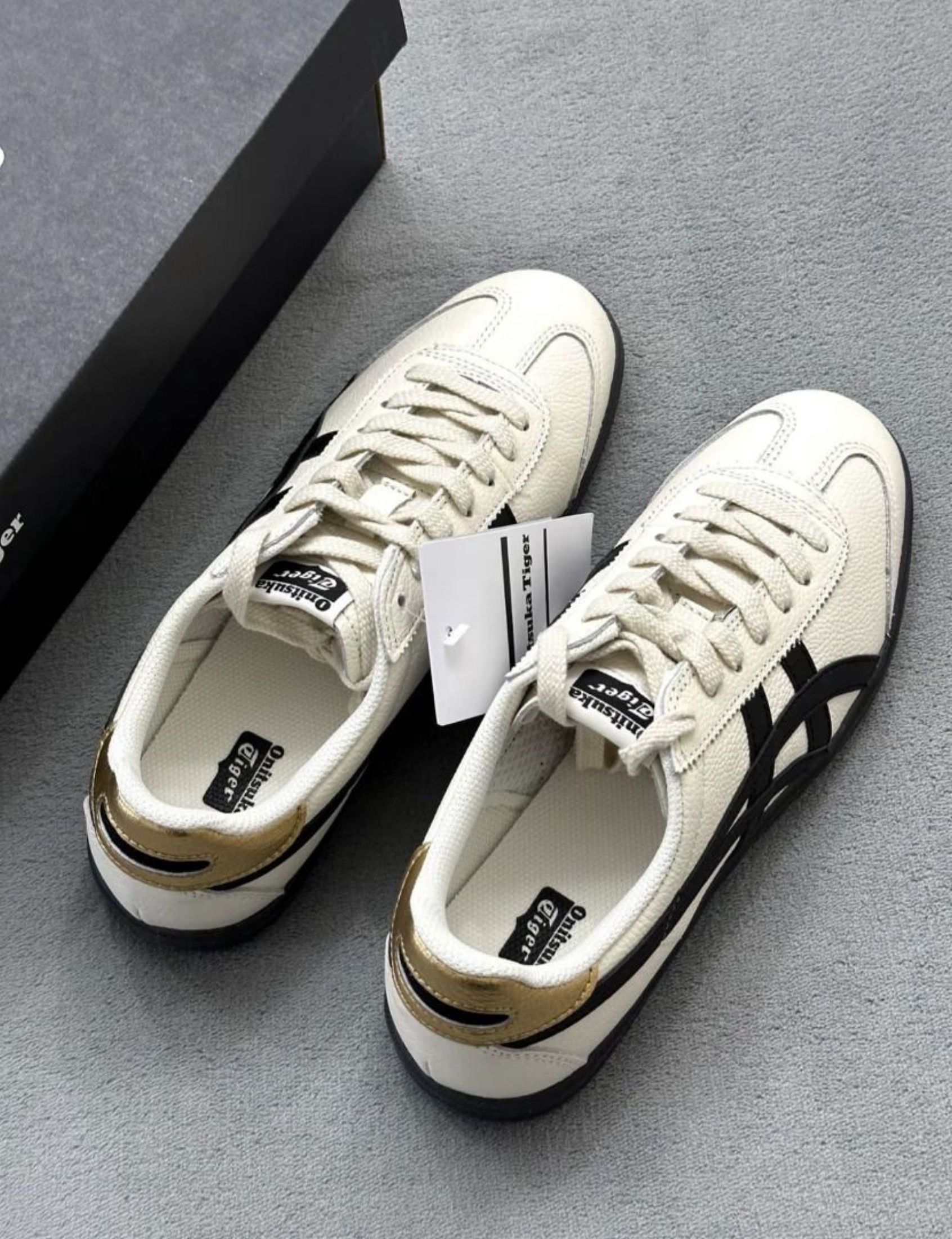 Onitsuka Tiger Tokuten Canvas Synthetic Leather 's and 's Same Style White Black (Category: Sneakers) located in Singapore. Submitted by powildrabbitng (Listing ID 1436320525, Image 3). Description: 【Item Details】 🏷 Brand: Onitsuka Tiger 👟 Model: Onitsuka Tiger Tokuten Canvas Synthetic Leather 's and 's Same Style White Black 📋 Condition: Brand New 📦 Order Flow 1️⃣ Place order 2️⃣ ~3 days photo confirmation 3️⃣ You approve → I ship (J&T/Ninja