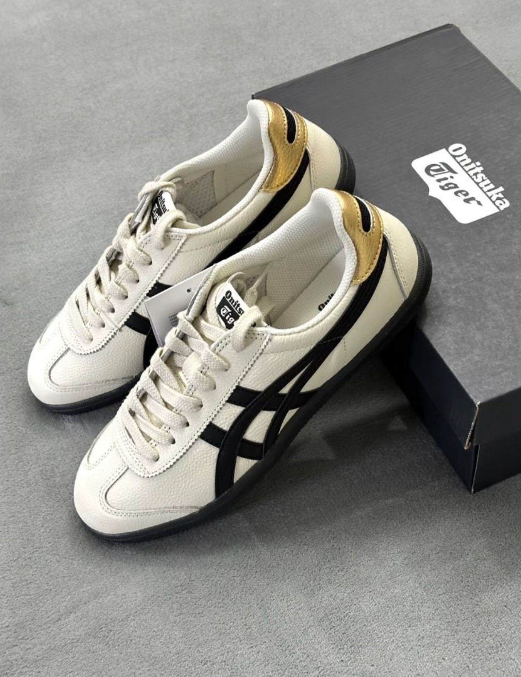 Onitsuka Tiger Tokuten Canvas Synthetic Leather 's and 's Same Style White Black (Category: Sneakers) located in Singapore. Submitted by powildrabbitng (Listing ID 1436320525, Image 2). Description: 【Item Details】 🏷 Brand: Onitsuka Tiger 👟 Model: Onitsuka Tiger Tokuten Canvas Synthetic Leather 's and 's Same Style White Black 📋 Condition: Brand New 📦 Order Flow 1️⃣ Place order 2️⃣ ~3 days photo confirmation 3️⃣ You approve → I ship (J&T/Ninja
