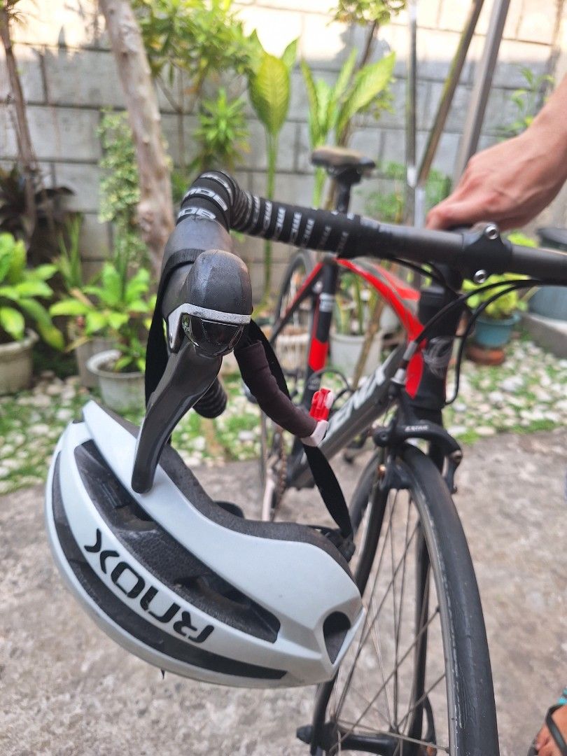 Phoenix Road Bike (Category: Bicycles) located in Caloocan City. Submitted by cee_empreloveditems (Listing ID 1436429532, Image 3). Description: Phoenix Speed Cross Pro Bike The PRICE STILL NEGOTIABLE, pwedeng pwede babaan, PM ME for more details. - Black and Red frame, Alluminum Alloy. - Has rusty on belt, flat tires and is heavily used, minor repair will work. - Free helmet. Reason for selling: wala na gumagamit kaya nakatambak nalang sa isang 