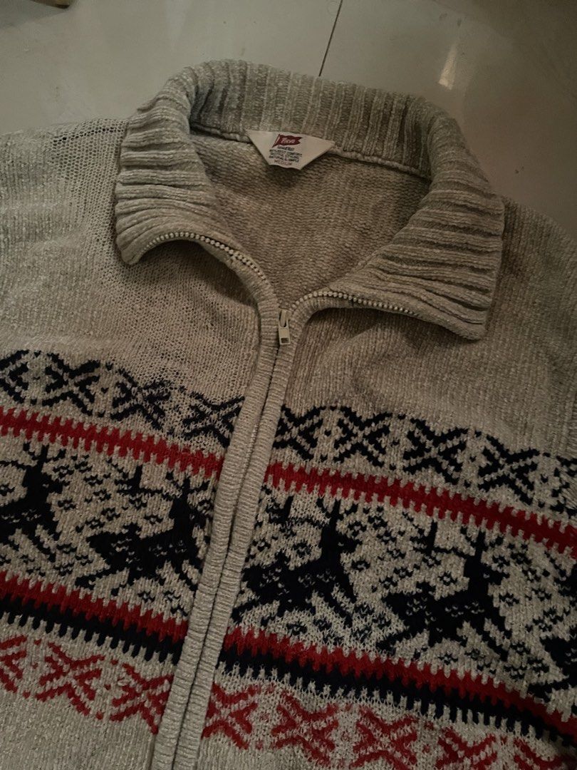 Plevo Knitted Winter Sweater (Category: Coats, Jackets and Outerwear) located in Malaybalay. Submitted by mo0rph (Listing ID 1436466335, Image 2). Description: 27Lx22w 23 sleeves Comfy good for rainy season Add sf 120 Mindanao jnt Gcash.