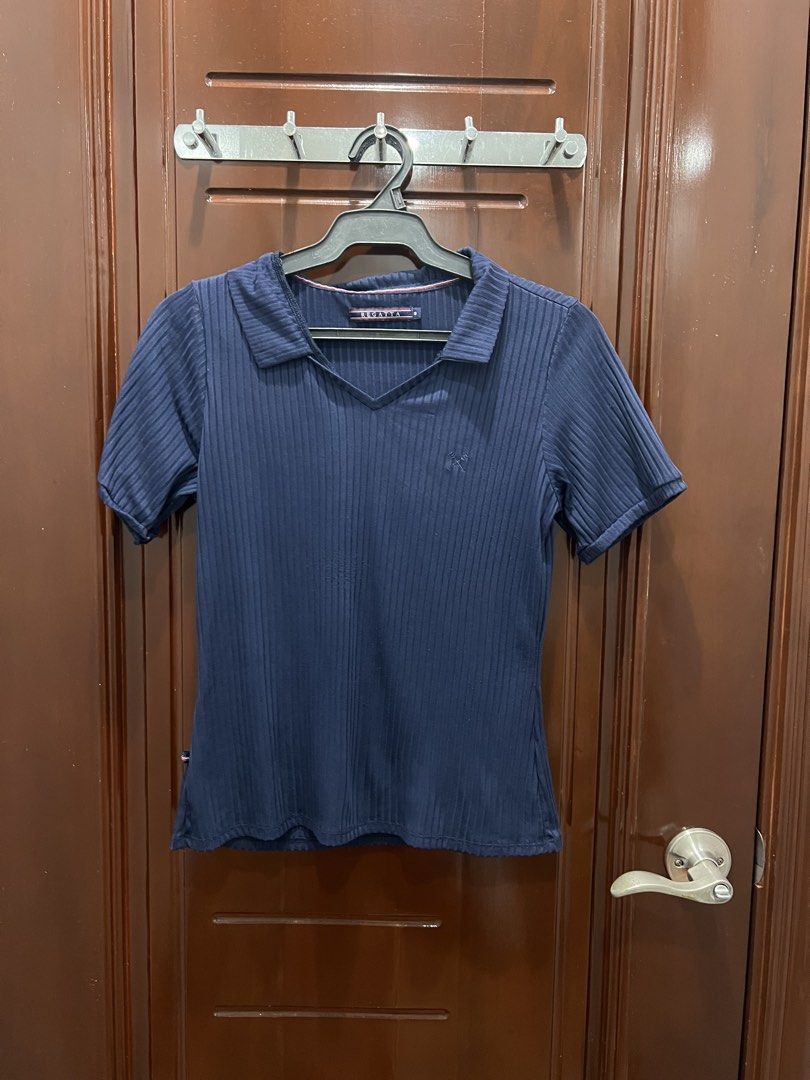 Regatta Navy Blue Ribbed Top - Small (Category: Blouses) located in Manila. Submitted by limonee (Listing ID 1436394532, Image 1). Description: RFS: decluttering Loc: Tondo MOP: GCash, Maribank, Maya MOD: J&T, Lalamove, Grab.
