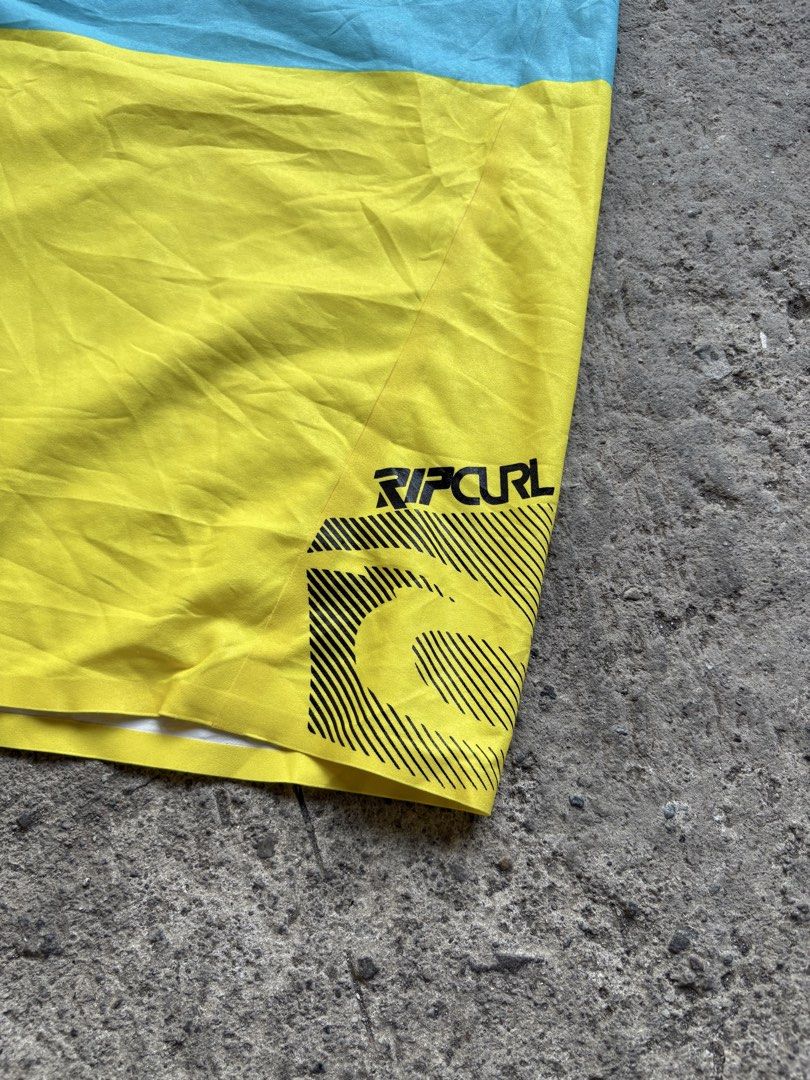 RIPCURL BOARD SHORT (Category: Shorts) located in Carmona. Submitted by arthrift.31 (Listing ID 1436448605, Image 2). Description: VERY GOOD CONDITION ▪️Waistline:38-40 | Length:21.5 ▪️See the comment section ▪️Color Rate:9.5/10 .