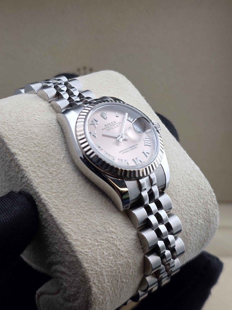 Rolex Lady Datejust 26 2012 (Category: Luxury Watches) located in Makati City. Submitted by tpx.ph (Listing ID 1436379749, Image 2). Description: Rolex Lady Datejust 26 2012 398k Cash Price 179174 Pre-Owned Complete Set.