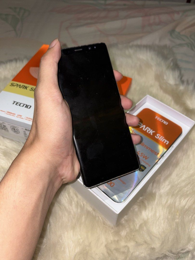 Samsung Galaxy Note 8 (Category: Samsung) located in Manila. Submitted by swiftstone.f15c78 (Listing ID 1436431452, Image 2). Description: There's crack lang sa top pero the unit works fine! Case and tempered super goods na niya. May last price pa just message me..