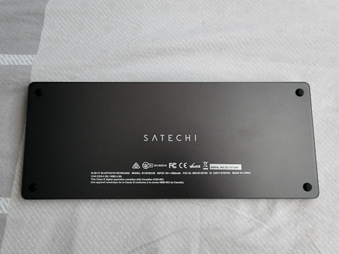 Satechi Work Bundle (Category: Computer Keyboard) located in Manila. Submitted by madero0520 (Listing ID 1436291127, Image 3). Description: 1 x Satechi 15-inch Laptop Sleeve with pockets 1 x Satechi M1 Bluetooth Mouse with extra USB-C to USB-C Cable 1 x Satechi X1 Bluetooth Keyboard (Backlit).
