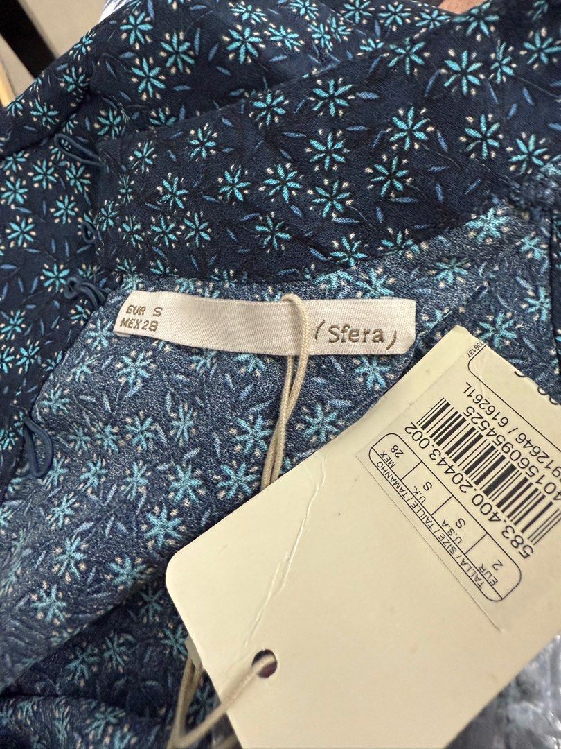 Semi Formal Dress (Category: Dresses) located in Manila. Submitted by repeat_finds_ph (Listing ID 1436311015, Image 2). Description: 👉All are classified as thrifted (𝙪𝙣𝙬𝙖𝙨𝙝𝙚𝙙) some items may come with minor flaws due to pre-loved wear unless stated as brand new 👉Color of product may slightly vary due to lighting, -— 🚗 𝐒𝐇𝐈𝐏𝐏𝐈𝐍𝐆 𝐃𝐄𝐓𝐀𝐈𝐋𝐒: Via Lalamove or direct J&T only Metro Manila: 75.00 Luzon: 95 Visayas/ Mindanao: 115 �
