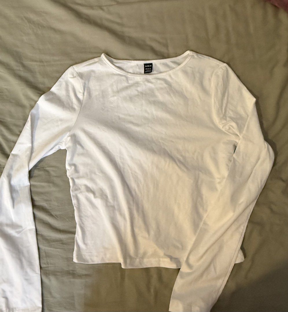 SHEIN White Long Sleeve Top - Size L (Category: Blouses) located in Manila. Submitted by strawboreos (Listing ID 1436328647, Image 1). Description: - SHEIN white long sleeve top - Size: L - Features a round neckline - Fitted silhouette - Made from a smooth, lightweight fabric - Perfect for layering or wearing alone - Simple design, versatile for different outfits.