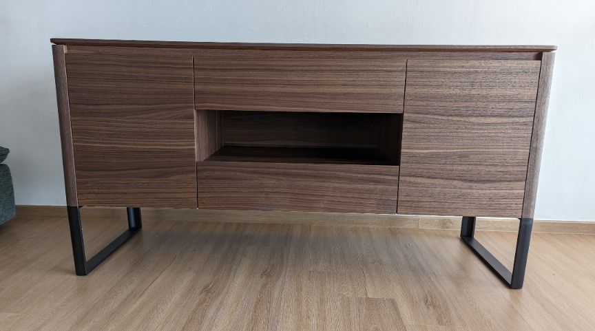 Sideboard in walnut veneer wood and metal legs