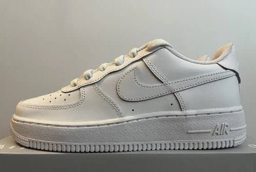 Size 7 womens Nike AF1 Triple white (Category: Sneakers) located in Bacoor. Submitted by sempenden (Listing ID 1436457091, Image 1). Description: Size 7 womens / 5.5y.