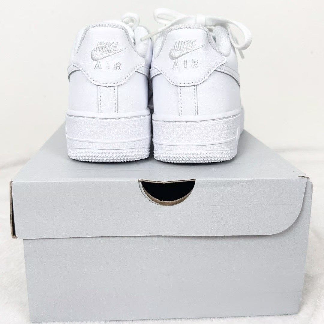 Size 7 womens Nike AF1 Triple white (Category: Sneakers) located in Bacoor. Submitted by sempenden (Listing ID 1436457091, Image 2). Description: Size 7 womens / 5.5y.