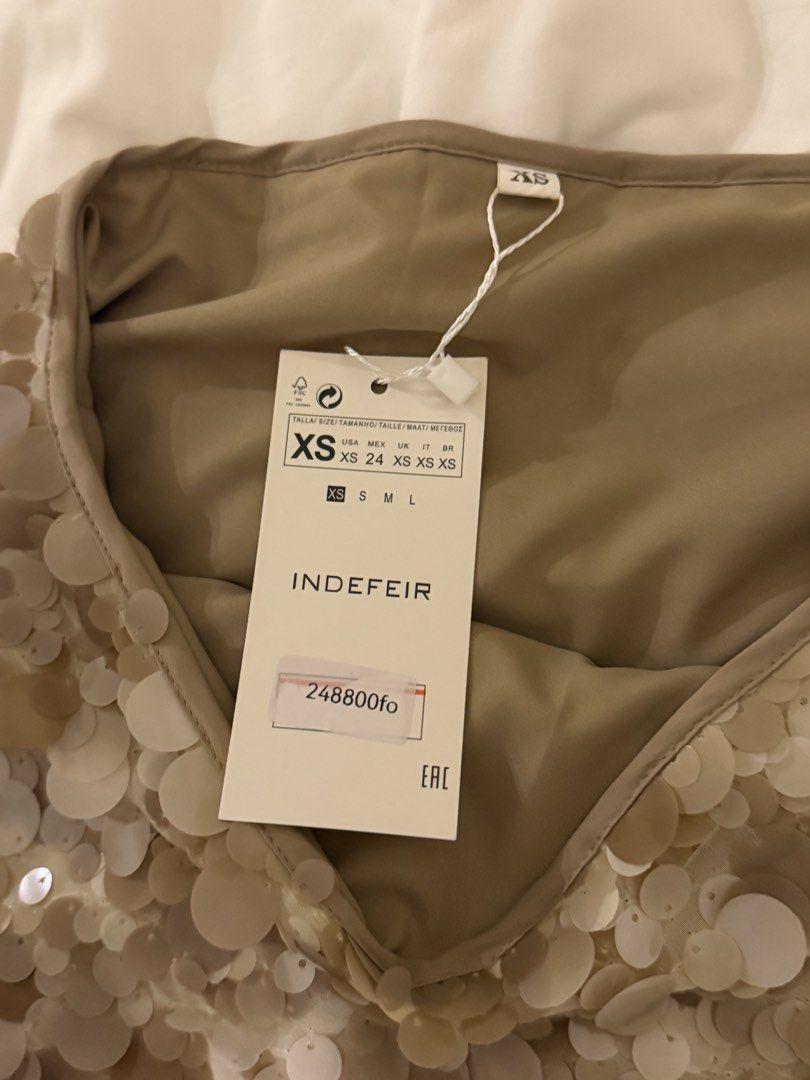 Skirt (Category: Skirts) located in Pasig City. Submitted by m_decluttering (Listing ID 1436322572, Image 3). Description: .