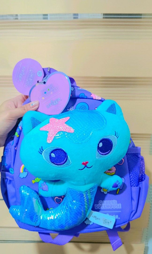 Smiggle Gabby's Dollhouse Junior Size Backpack (Category: Backpacks) located in Quezon City. Submitted by mhoniqvela04 (Listing ID 1436316025, Image 1). Description: Brandnew from Australia Complete Set No issue Set With Smiggle plastic Junior Size Detachable Mercat.
