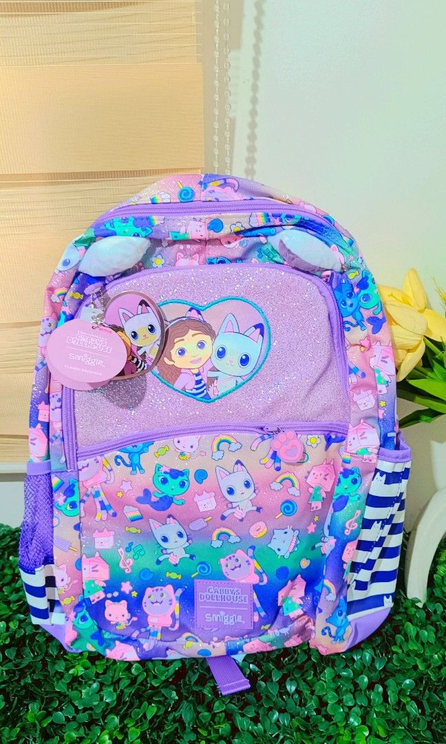 Smiggle Gabby's Dollhouse Large Back pack (Category: Backpacks) located in Quezon City. Submitted by mhoniqvela04 (Listing ID 1436315795, Image 1). Description: Brandnew from Australia Complete Set No issue Set With Smiggle plastic Large Size for Grade 4 and above.