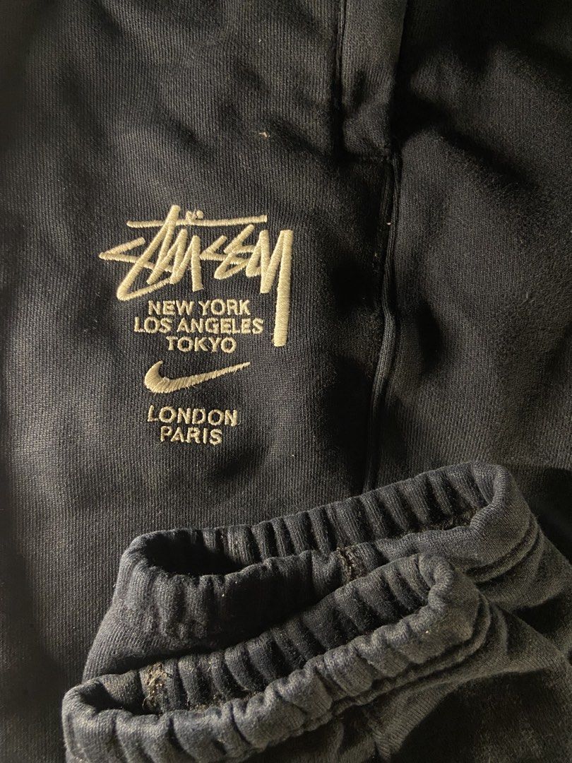 Stussy x Nike Jogging Pants (Category: Joggers) located in Manila. Submitted by arshad00 (Listing ID 1436405236, Image 3). Description: Nike x Stussy Jogging Pants -Authentic -Size M (30x39) stretchable Waistline -Excellent Condition -Color Rate 9.5/10 -PM📥.