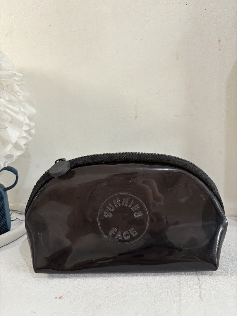 Sunnies Face Cosmetic Pouch (Category: Purses & Pouches) located in Quezon City. Submitted by geminiselection (Listing ID 1436362005, Image 1). Description: No issue RFS: hindi na nagagamit.